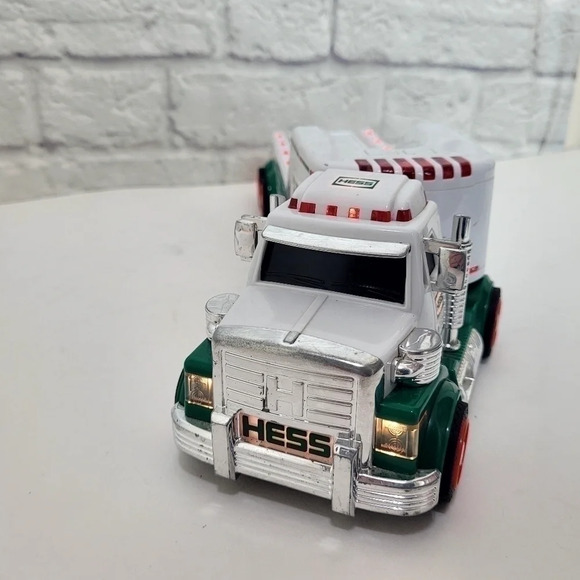 Hess Toy Truck and Jet Collectible 2010 - Picture 15 of 17